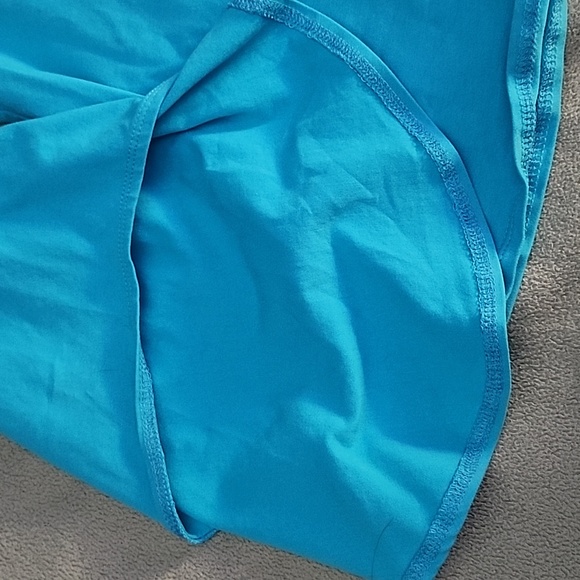 Woman's Top - Picture 2 of 4